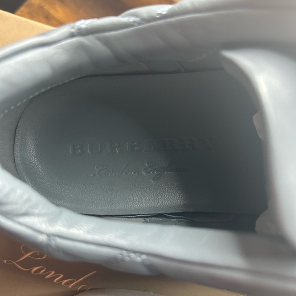 Women’s Burberry sneakers - Picture 3 of 7